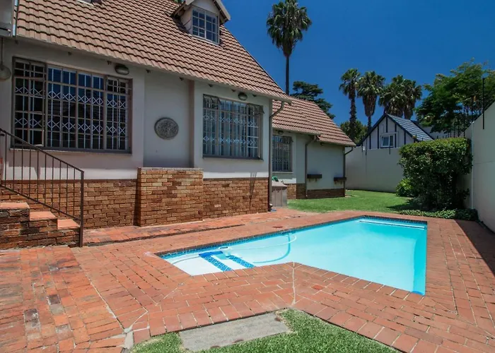 Elegant 5Br House With Pool, Gourmet Kitchen And Reliable Generator