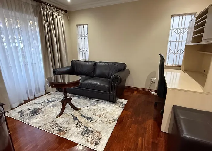 Elegant 5Br House With Pool, Gourmet Kitchen And Reliable Generator